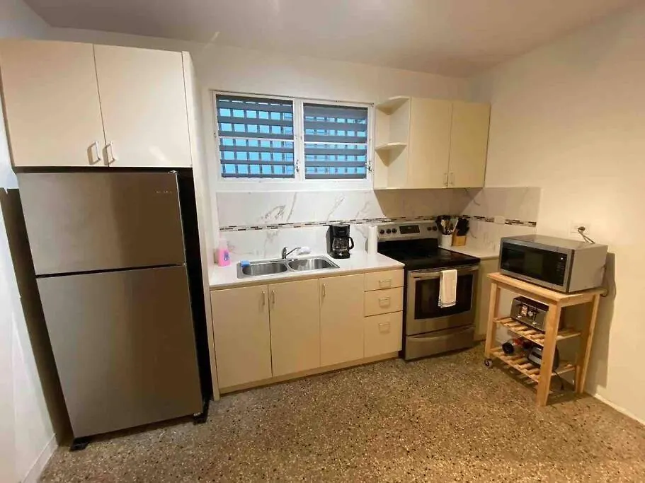 Contacten van 3 Bd By Airport El Yunque Walk To The Beach